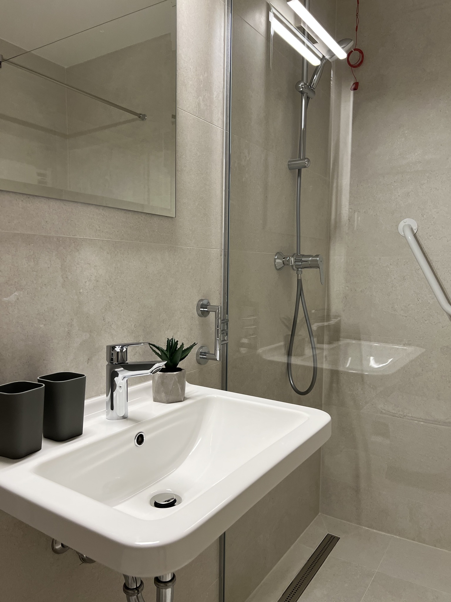 ROOMS FOR PEOPLE WITH DISABILITIES (SOBE ZA OSOBE S INVALIDITETO)