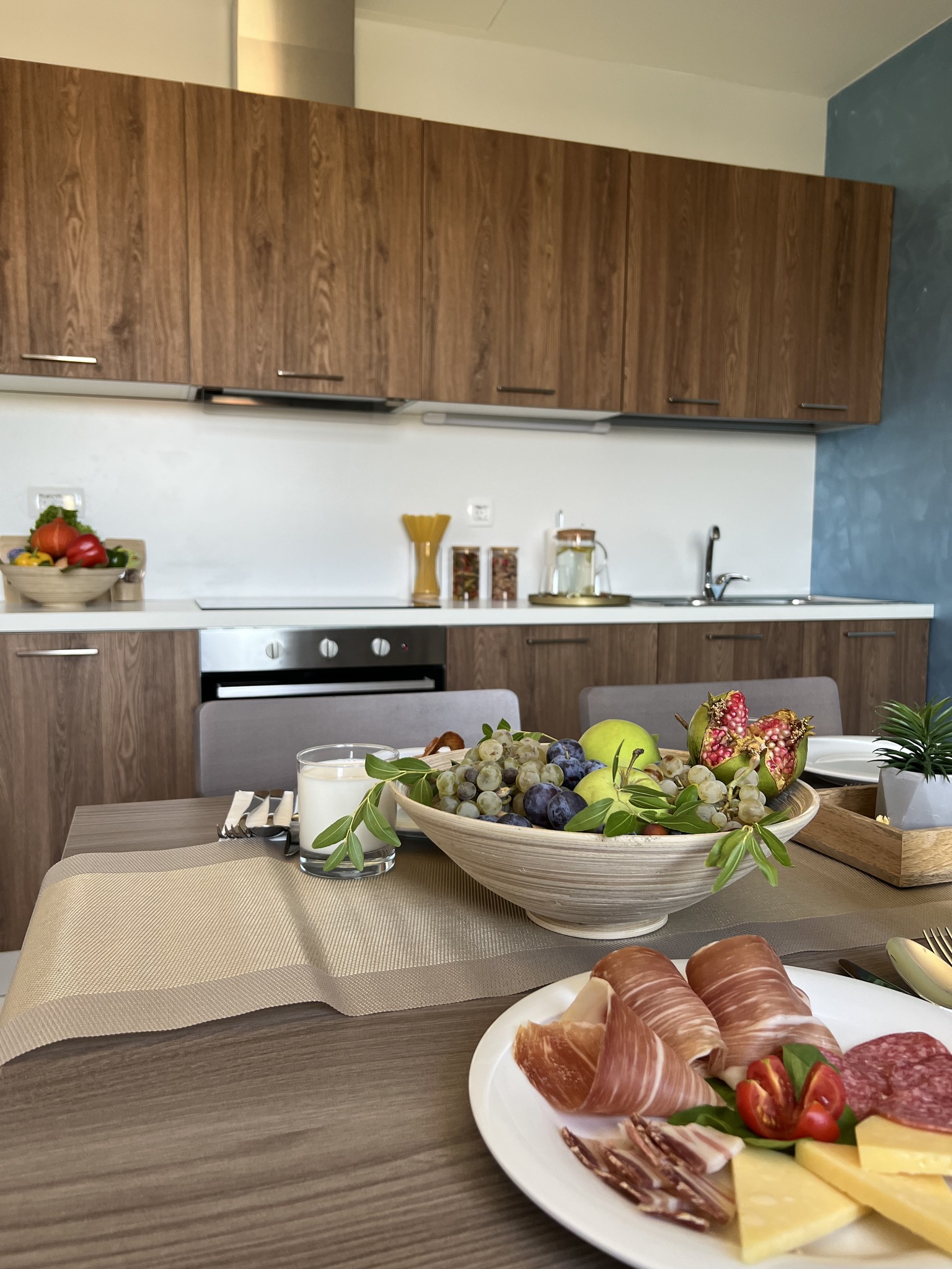KITCHENETTE (ČAJNA KUHINJA)