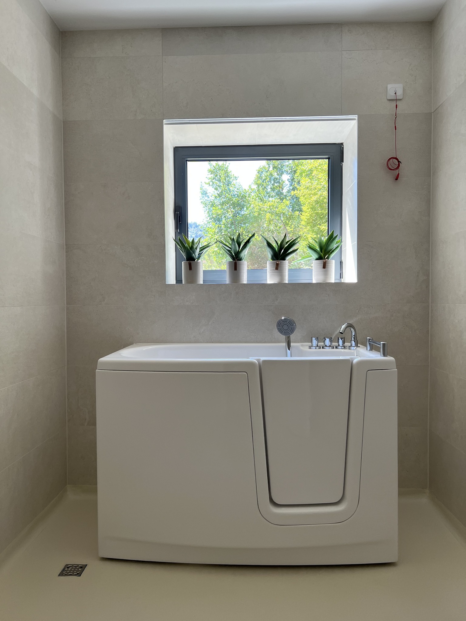 ROOMS FOR PEOPLE WITH DISABILITIES (SOBE ZA OSOBE S INVALIDITETO)