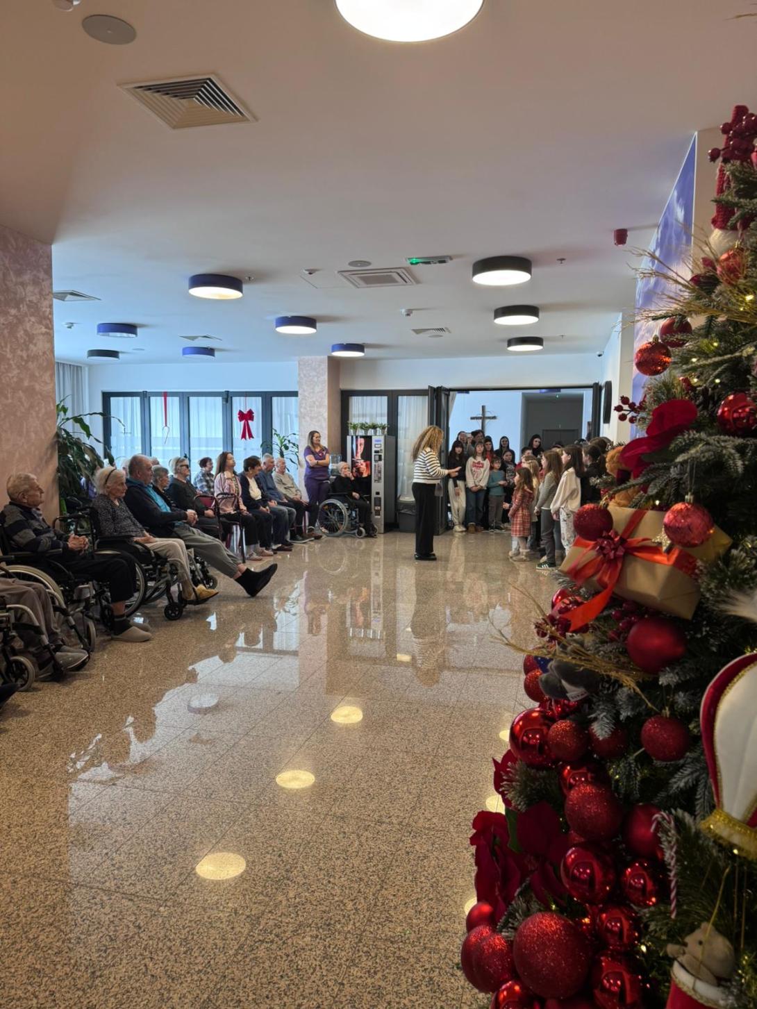 Osnovna škola Kučiće razveselila štićenike doma prigodnom priredbom